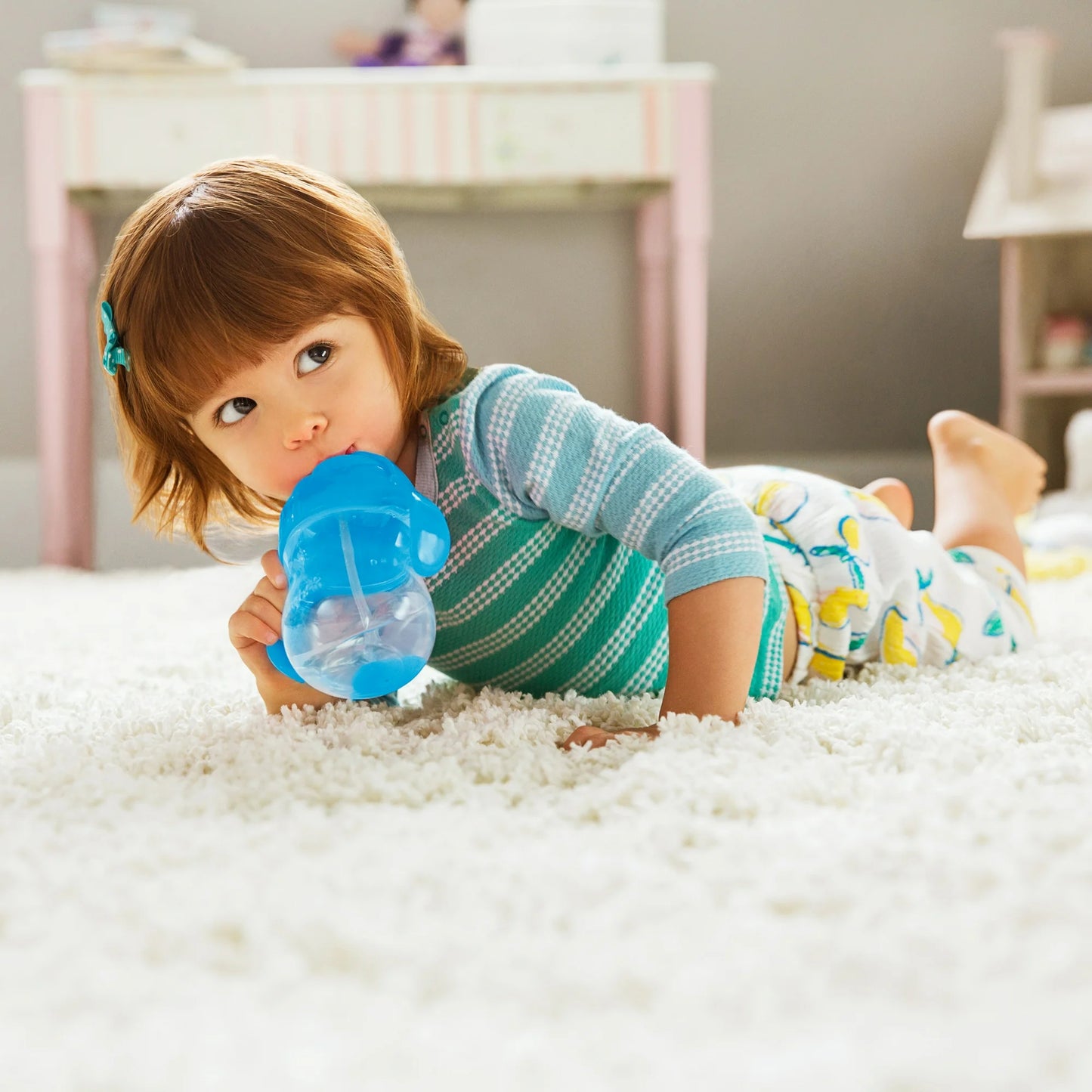 Vaso entrenador con pajita flexible Munchkin Any Angle, 7 oz, azul