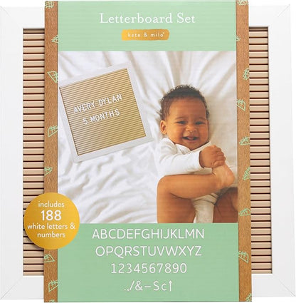 Tablero de letras Kate & Milo, para anuncio de bebé