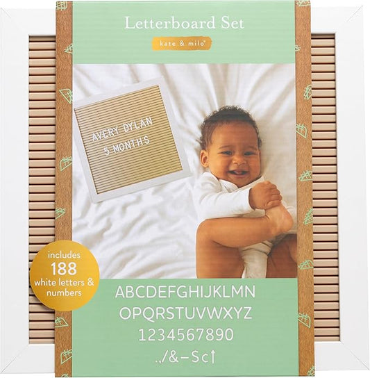 Tablero de letras Kate & Milo, para anuncio de bebé